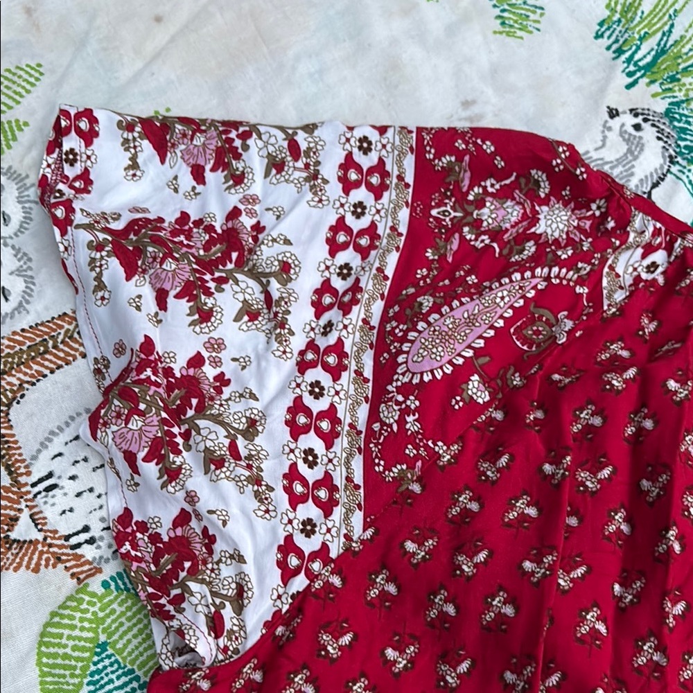 SHEIN Floral Red & White Women Top Blouse Tie Neckline High Low V-Neck Keyhole L